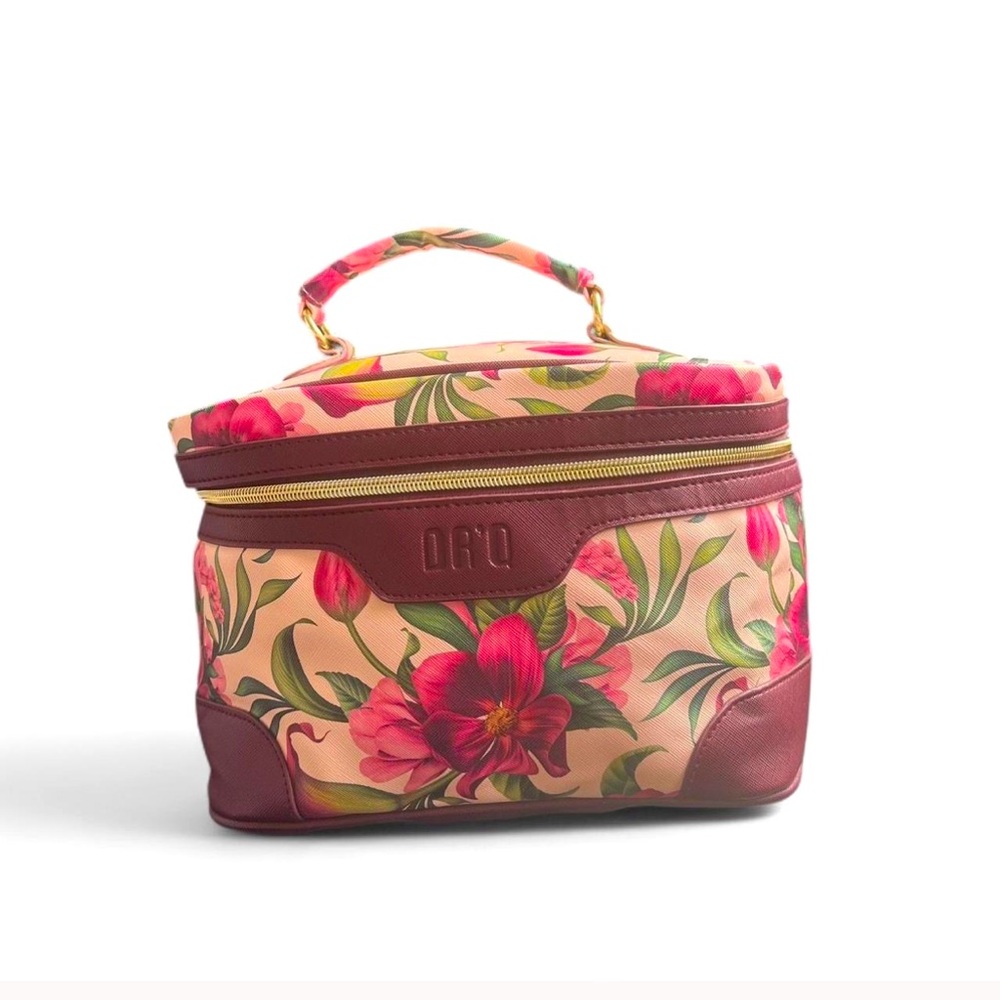 DRQ Makeup/Lunch Bag (like new condition)